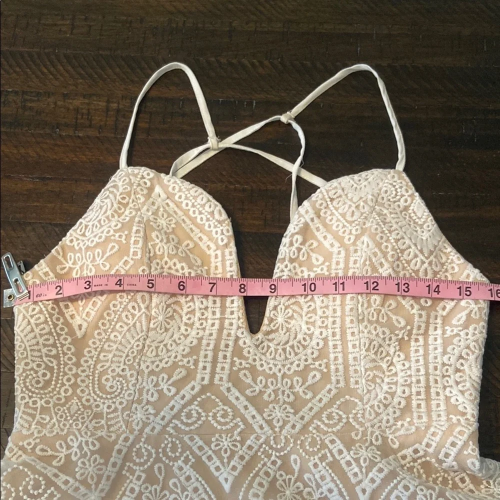 Sale! Intricate Lace Dress, size L - Picture 14 of 14
